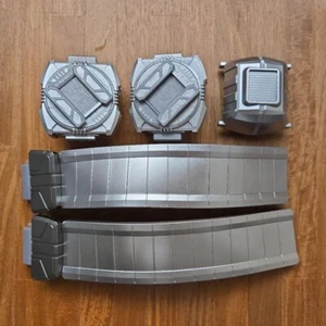 Set cintura e supporto Kamen Rider Geats DX Desire Driver High Spec Bandai Japan - Foto 1 di 6