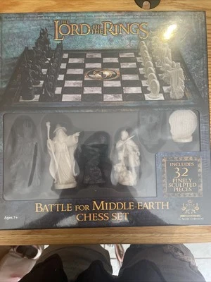 The Lord of the Rings Chess Set - Battle for Middle Earth - The Noble Collection - Image 1 of 3