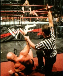 1999 Comic Images WWF SmackDown Wrestling Card #59 The Big Show Debuts - Imagen 1 de 2