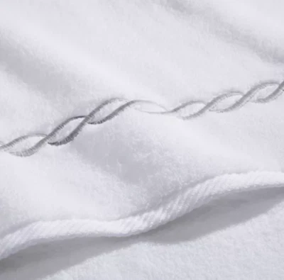 $115 MATOUK MILAGRO BRANCO PÉROLA PRATA CINZA CLÁSSICO CORRENTE TOALHA DE BANHO ALGODÃO NOVO - Imagem 1 de 3