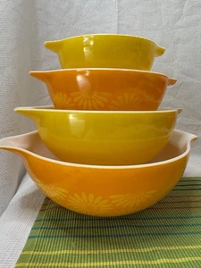 Vintage Pyrex set of 4 Sunflower Cinderella Nesting Bowls 441-444 (B) - Picture 1 of 24