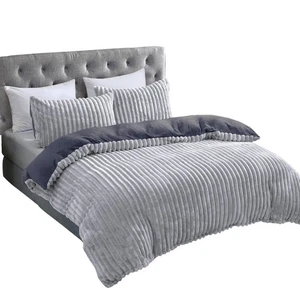 Lenzuolo in peluche effetto cordoncino reversibile con zip - Foto 1 di 29