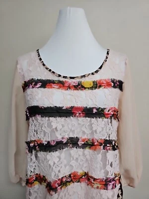 BKE BOUTIQUE Women's Blouse 3/4 Sleeve Round Neck Lace Floral Split Back.Size S - Image 1 of 4