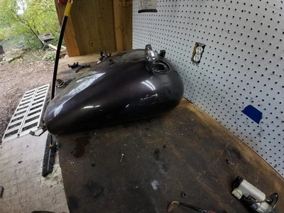 Depósito de gasolina Kawasaki VN1600 06 Vulcan Nomad Foto 1 de 4