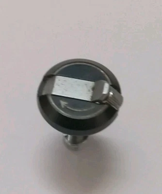 Perilla de rebobinado Pentax ME con vástago pieza de repuesto original usada. Buen estado. Foto 1 de 4