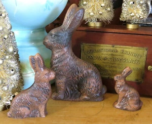 "Juego de 3 ~ Estatuillas de molde de resina de conejo de chocolate primitivo ~ 3', 5", 8" - Imagen 1 de 12