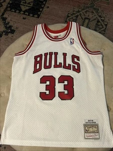 Mitchell & Ness Chicago Bulls Scottie Pippen Home Swingman Jersey 97-98 Size L - Picture 1 of 6