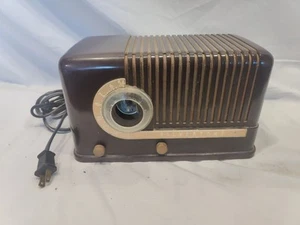 VINTAGE SILVERTONE AM TUBE RADIO CANDY CANE #7025 - Works Miss Center Dial Face. - Picture 1 of 12