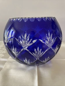 Cobalt Blue Cut to Clear Crystal Rose Bowl Vase Scalloped Cut Edge 6 Inches Tall - Picture 1 of 15