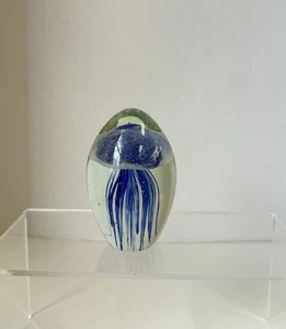 Vintage Art Glass Blue Jellyfish With Controlled Bubbles Paperweight WJ4 - Picture 1 of 3