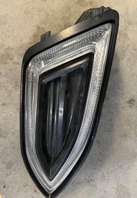 Противотуманные фары для Ford Edge 2015-2018 годов выпуска со светодиодной прозрачной линзой со стороны пассажира - Изображение 1 из 2