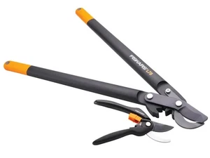 Fiskars 1050181 / XMS25LOPPER Powergear Lopper & Pruner Set - Picture 1 of 1