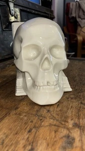 Porcelain White Skull By Erend 5779 Stamp - Picture 1 of 4