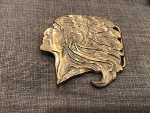 VINTAGE 1970s INDIAN CHIEF W/ FULL HEADDRESS NATIVE BRASS BELT BUCKLE WARRIOR - Picture 1 of 3