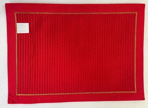 Set of 6 Dillard's Red Tuxedo Pleated With Gold Accent Placemats NWT Washable - Imagen 1 de 1