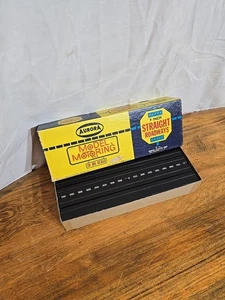 Slot car Aurora HO anni 60 pista 9 pollici strade dritte #1517 scatola 6 pezzi VINTAGE - Foto 1 di 3