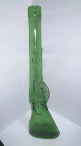 VINTAGE EMBOSSED DESIGN GUN / RIFLE EMERALD GREEN GLASS WINE BOTTLE - 16'' LONG - Picture 1 of 7