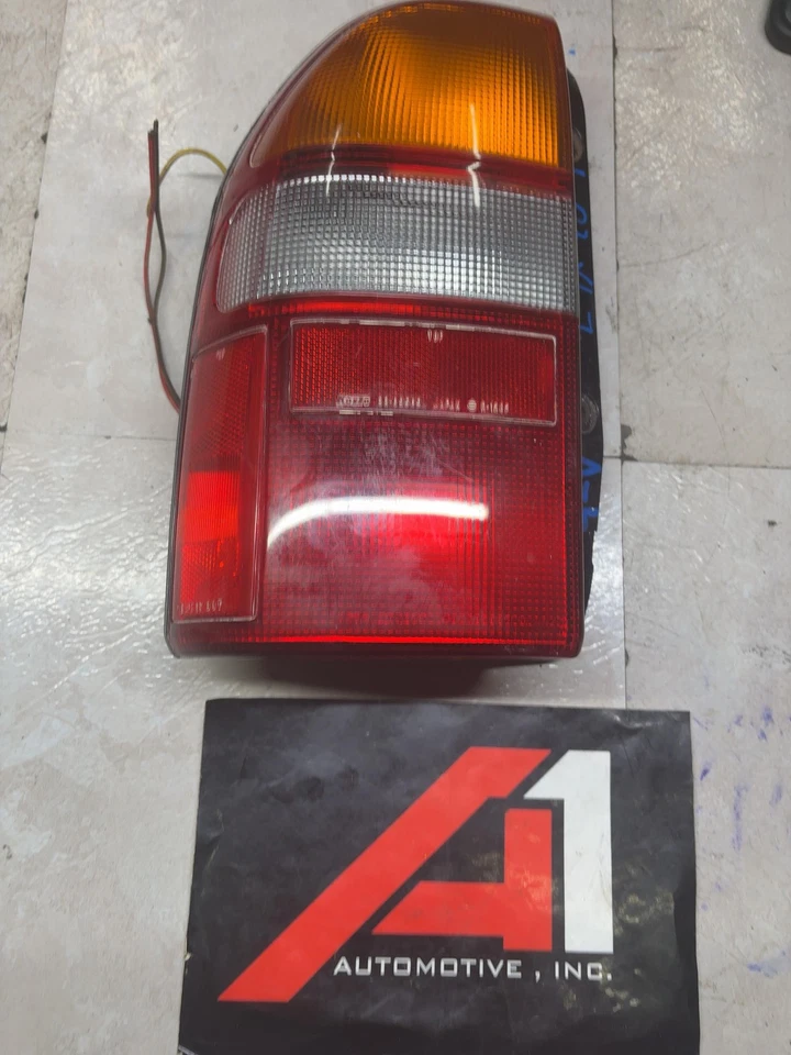 Conjunto de luz trasera izquierda SUZUKI GRAND VITARA 99 00 01 02 03 Foto 1 de 4