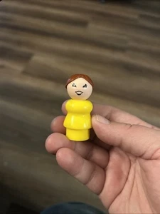 Fisher Price little people yellow woman/mom brown hair - Picture 1 of 6