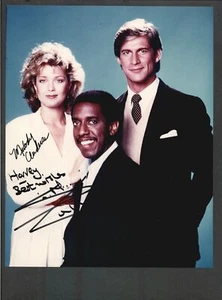 Melody Anderson & Simon MacCorkindale - signed Autogramm Farbfoto - Manimal  - Bild 1 von 1