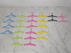Barbie Francie Puppe Filigran Mod Kleidung Kleiderbügel Konvolut Vintage 25 Teile - Bild 1 von 6