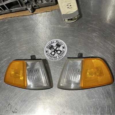 90-91 HONDA CIVIC FRONT CORNER LIGHT STANLEY  041-3924 OEM LEFT/RIGHT #2 - Image 1 of 4