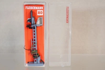 FLEISCHMANN 6226 HO GAUGE ELECTRIC COLOUR LIGHT  SIGNAL om - Image 1 of 4