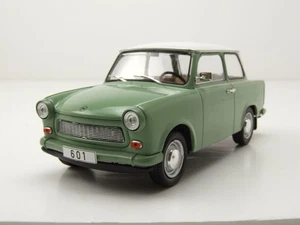 Trabant 601 Trabbi 1965 verde claro blanco coche modelo 1:24 caja blanca - Imagen 1 de 8