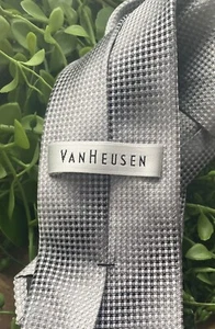 Cravatta Van Heusen fatta a mano 100% seta - Foto 1 di 4
