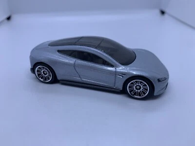 Matchbox - Tesla Roadster Silver 2023 - COMO NUEVO SUELTO - Diecast - 1:64 Foto 1 de 2