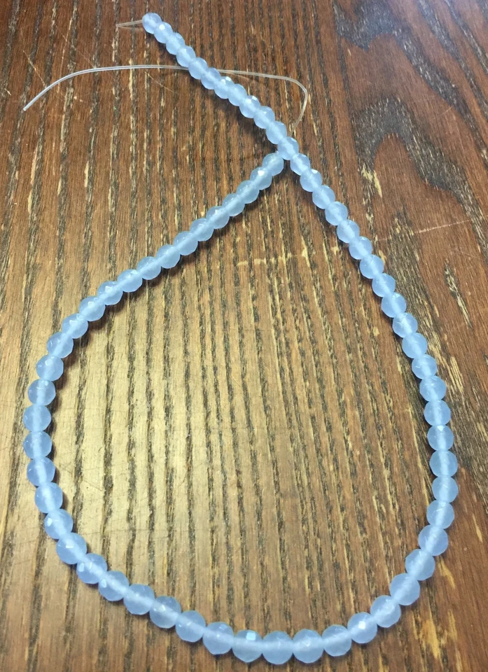 Lote de cuentas de vidrio redondas linterna facetada color tanzanita azul lechoso vintage de Japón Foto 1 de 3