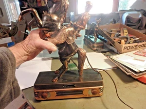 3J-vintage ABBOTWARES tube radio (working)with brass/bronze rearing hose/cowboy - Picture 1 of 5