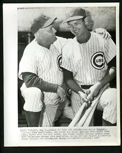 Rogers Hornsby & Lee Walls 1958 Press Photo Chicago Cubs - Picture 1 of 2