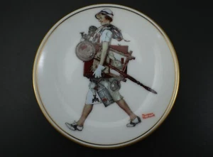 Norman Rockwell Collector Plate THE ANTIQUE HUNTER Mini Porcelain 1983 Vintage - Picture 1 of 8
