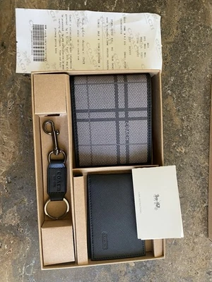 COACH MEN'S 3 IN 1 WALLET BOXED GIFT SET IN SIGNATURE CANVAS - Image 1 of 4