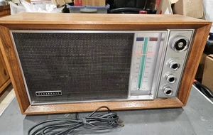 Vintage 1975 Panasonic RE-7259 AM/FM Radio Wood WORKS GREAT - Picture 1 of 6