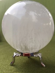 Esfera de selenita de 60 mm bola de cristal de observación blanca piedra preciosa espécimen de chakra Reiki. - Imagen 1 de 1