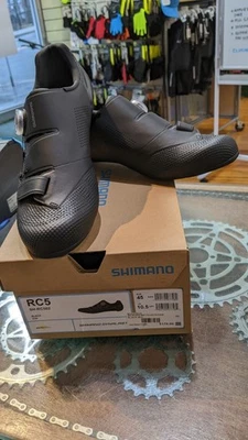 Shimano RC5 Zapatos de Ciclismo para Hombre, Negro, Taco de 3 Agujeros, Boa, 45/10.5 EE. UU., Nuevos Foto 1 de 4