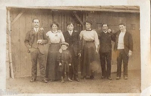 BL605 Fotokarte Vintage Card RPPC Gruppe Familie Mode Kindermode - Bild 1 von 1