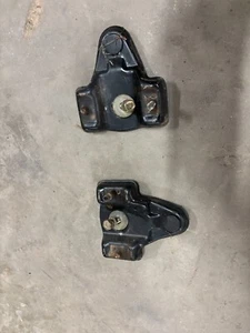 Staffe maniglia OEM usate da un tosaerba a spinta Kubota W5019. - Foto 1 di 2