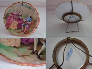 ASSIETTE MINIATURE EN PORCELAINE LIMOGES AVEC SUPPORT SIGNE FRAGONARD - Picture 1 of 1
