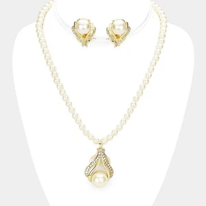 Vintage clip on gold and white pearl flower cut necklace and earring set - Imagen 1 de 4