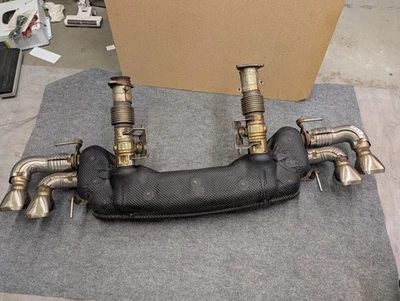 Chevrolet Corvette C8 Stingray 2020-2023 OEM fábrica Z51 sistema de silenciador de escape Foto 1 de 4