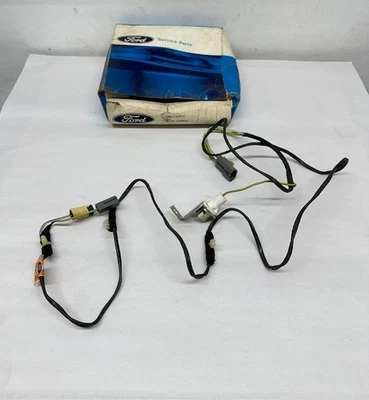 Arnés de cables para lámpara de maletero Ford NOS - D5DZ-13A756-B - 1975-1978 Mustang / Granada - Foto 1 de 4