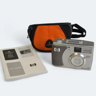 HP PhotoSmart 735 3.2MP Digital Camera w/Carrying Case, Silver **WORKS** - Image 1 of 4