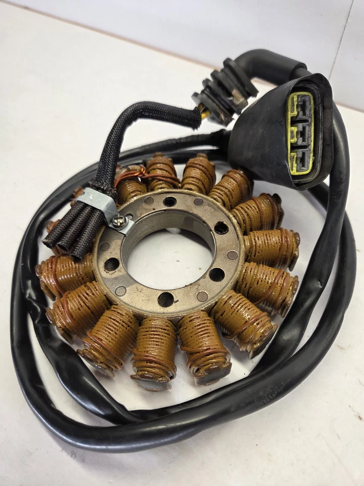 Estator Honda Cb1100 OEM usado 31120-MGC-014 Foto 1 de 2