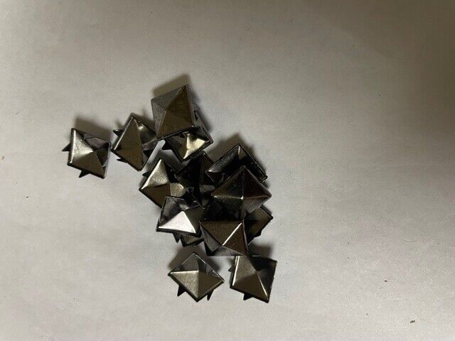 Trimming Shop Square Brass Pyramid Studs with Base Pins Leather Rivets for  DIY Craft, Clothing, Bags Decoration, Purses Embellishment (10mm, Gunmetal
