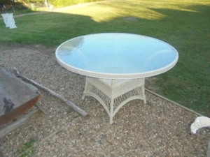 Outdoor faux cane tempered glass round dinning table - Picture 1 of 10