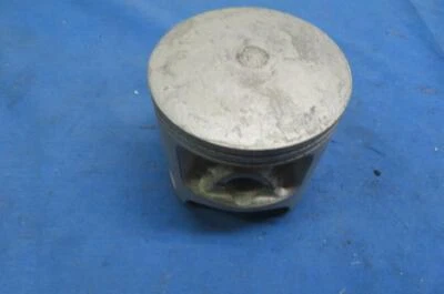 NOS Yamaha # 4V6-11638-00-00 PISTÃO 4 O/S 1.00 IT465 1981-1982 P180 - Imagem 1 de 4