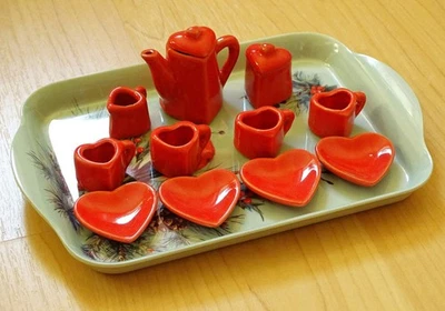 Puppenhaus Komplett Kaffeeservice Porzellan rot neuwertig unbespielt Herz - Bild 1 von 4